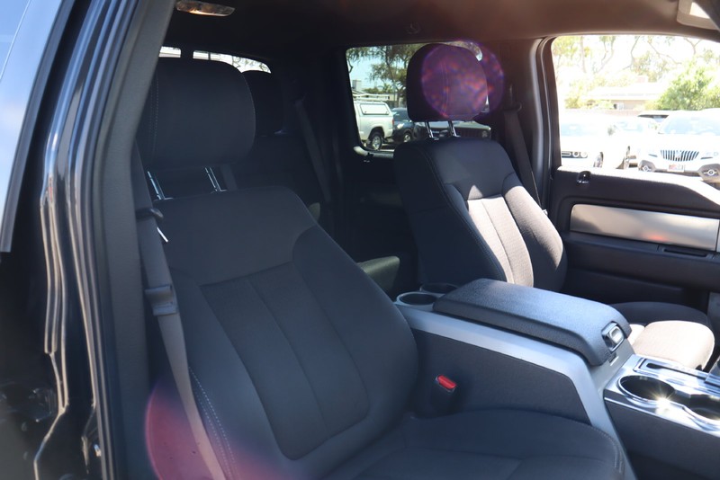 Ford F-150 Vehicle Full-screen Gallery Image 18