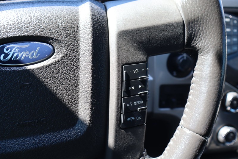 Ford F-150 Vehicle Full-screen Gallery Image 24