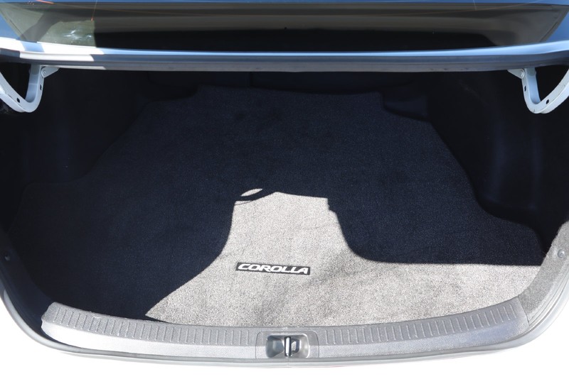 Toyota Corolla Vehicle Full-screen Gallery Image 08