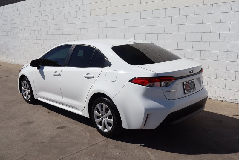 Toyota Corolla Vehicle Full-screen Gallery Image 09