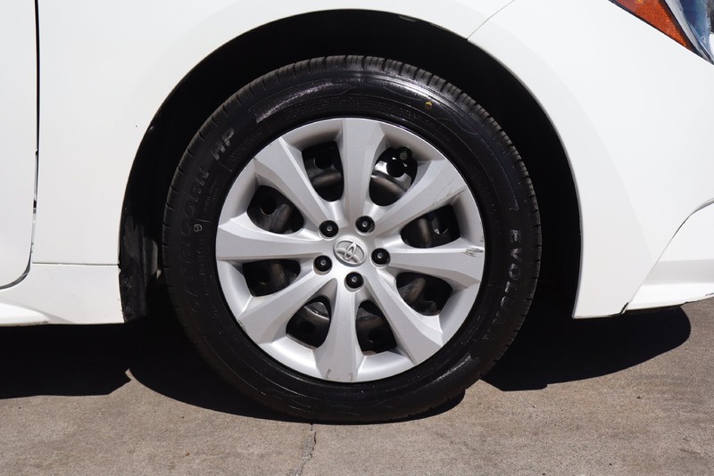 Toyota Corolla Vehicle Full-screen Gallery Image 13