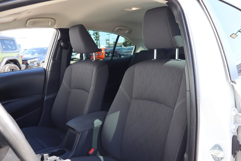 Toyota Corolla Vehicle Full-screen Gallery Image 16