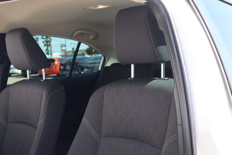 Toyota Corolla Vehicle Full-screen Gallery Image 17