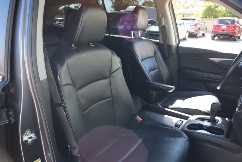 Honda Pilot Vehicle Full-screen Gallery Image 17