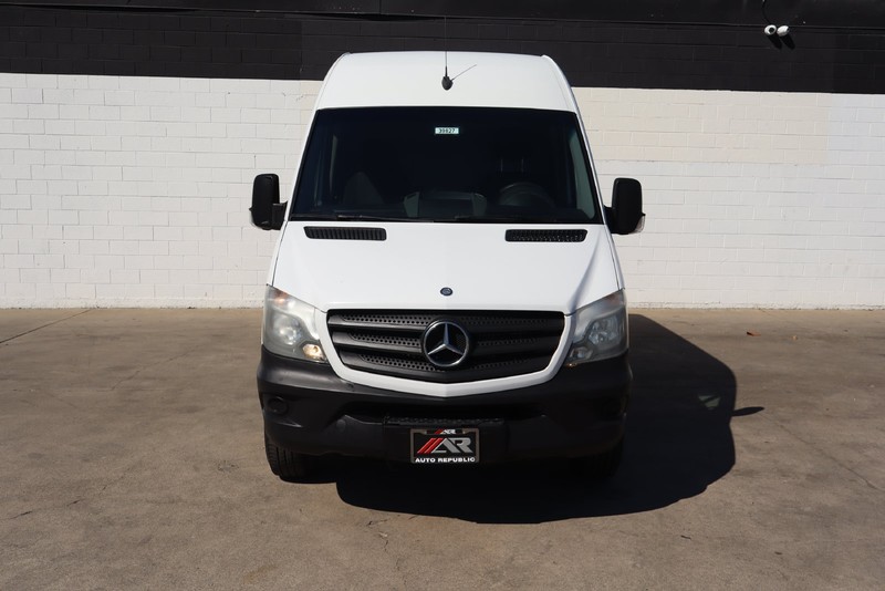 Mercedes-Benz Sprinter Cargo Vans Vehicle Full-screen Gallery Image 03