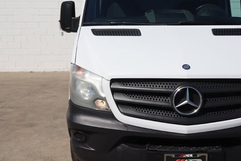 Mercedes-Benz Sprinter Cargo Vans Vehicle Full-screen Gallery Image 04