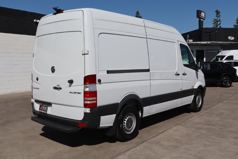 Mercedes-Benz Sprinter Cargo Vans Vehicle Full-screen Gallery Image 05