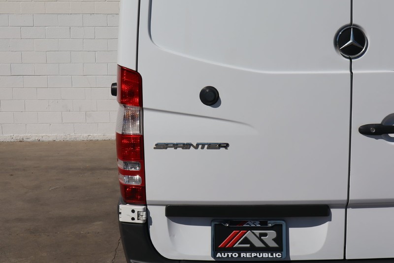 Mercedes-Benz Sprinter Cargo Vans Vehicle Full-screen Gallery Image 07