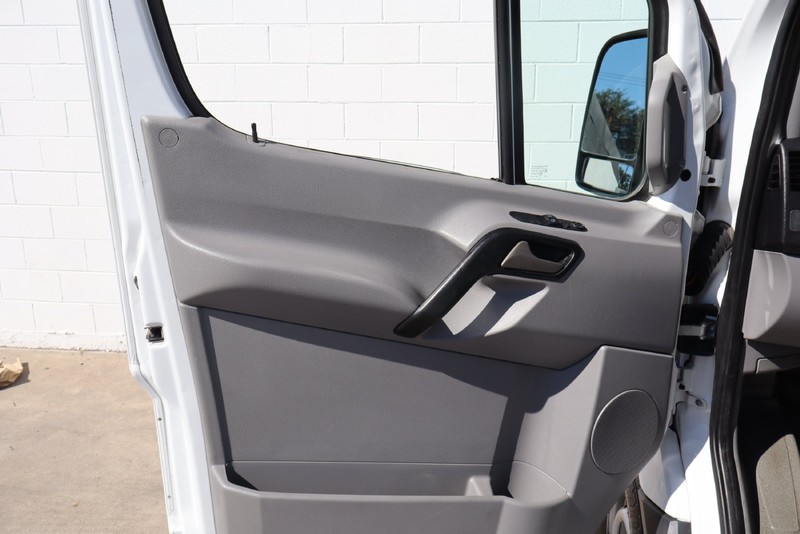 Mercedes-Benz Sprinter Cargo Vans Vehicle Full-screen Gallery Image 15