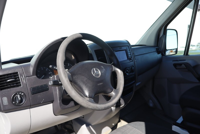 Mercedes-Benz Sprinter Cargo Vans Vehicle Full-screen Gallery Image 16