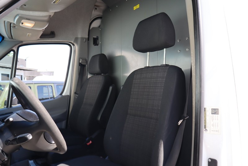 Mercedes-Benz Sprinter Cargo Vans Vehicle Full-screen Gallery Image 17
