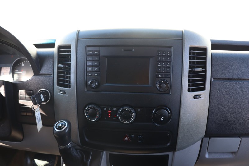 Mercedes-Benz Sprinter Cargo Vans Vehicle Full-screen Gallery Image 22