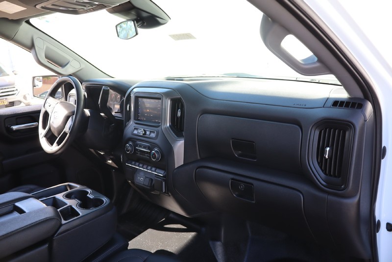 Chevrolet Silverado 1500 Vehicle Full-screen Gallery Image 18