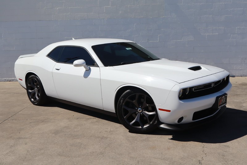 Dodge Challenger Vehicle Full-screen Gallery Image 01