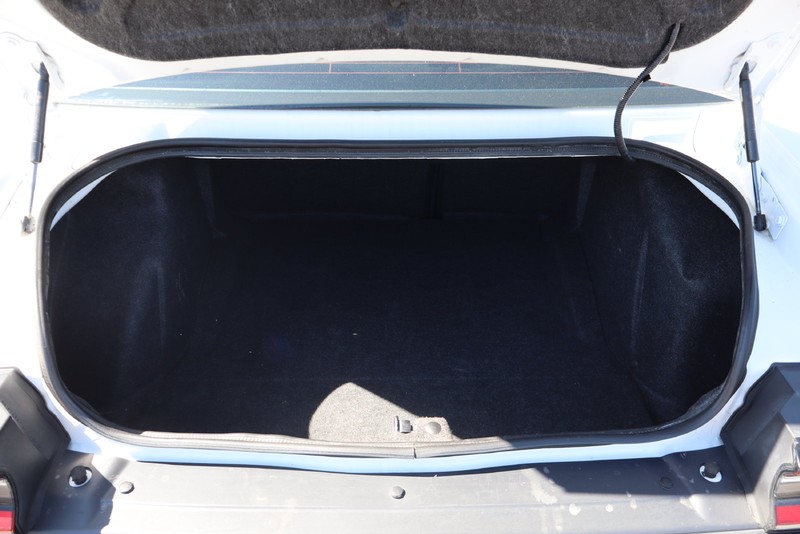 Dodge Challenger Vehicle Full-screen Gallery Image 08