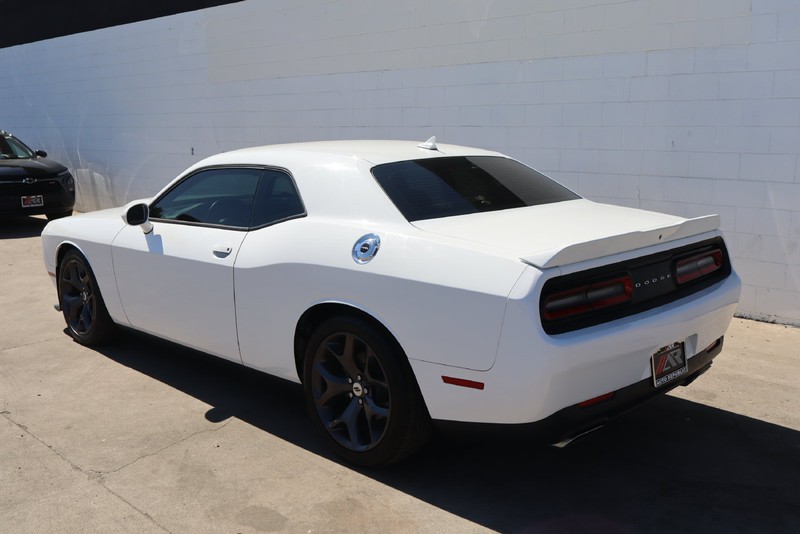 Dodge Challenger Vehicle Full-screen Gallery Image 09