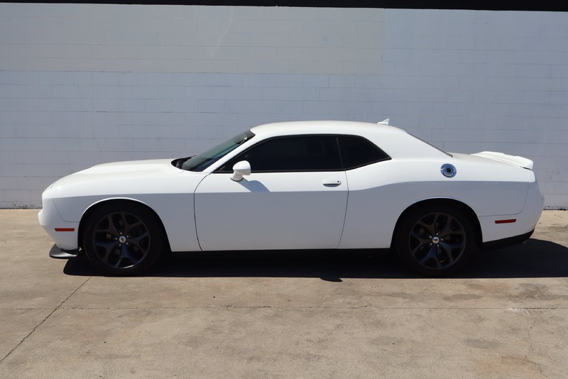 Dodge Challenger Vehicle Full-screen Gallery Image 10