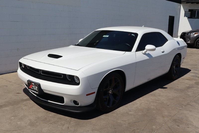 Dodge Challenger Vehicle Full-screen Gallery Image 11