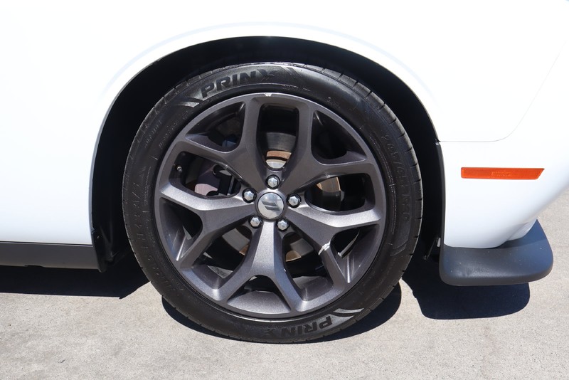 Dodge Challenger Vehicle Full-screen Gallery Image 13