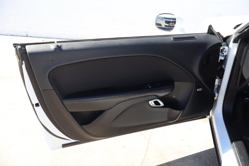 Dodge Challenger Vehicle Full-screen Gallery Image 14