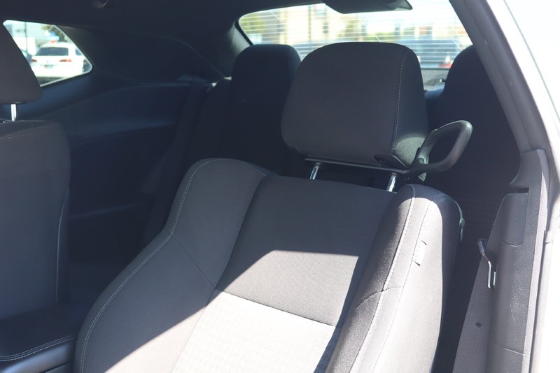 Dodge Challenger Vehicle Full-screen Gallery Image 17