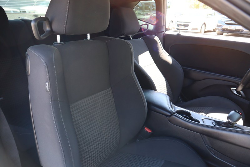 Dodge Challenger Vehicle Full-screen Gallery Image 19