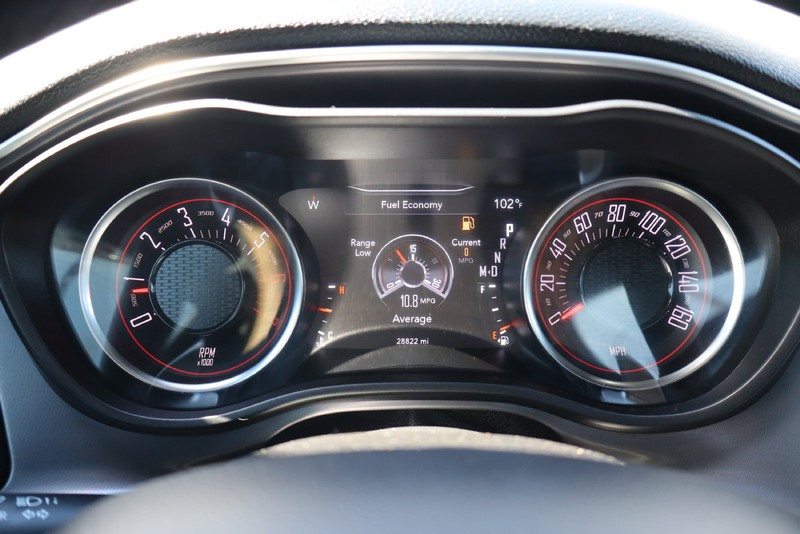 Dodge Challenger Vehicle Full-screen Gallery Image 22