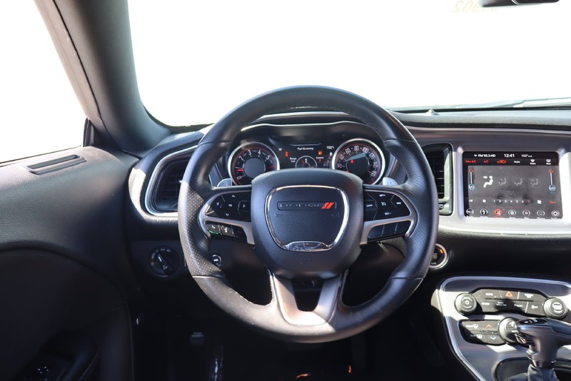 Dodge Challenger Vehicle Full-screen Gallery Image 23
