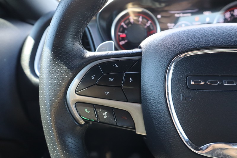 Dodge Challenger Vehicle Full-screen Gallery Image 24