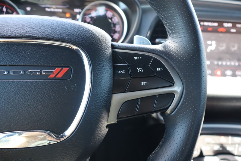 Dodge Challenger Vehicle Full-screen Gallery Image 25