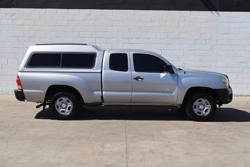 Toyota Tacoma Vehicle Full-screen Gallery Image 01