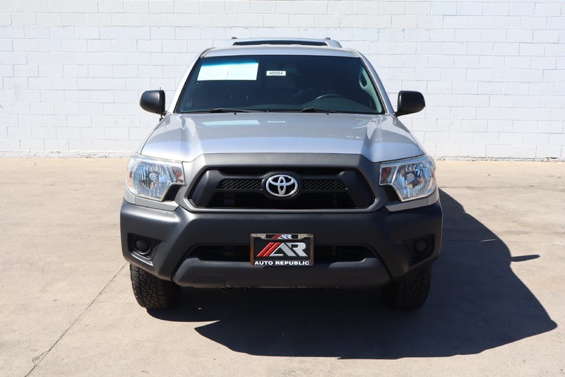 Toyota Tacoma Vehicle Full-screen Gallery Image 03