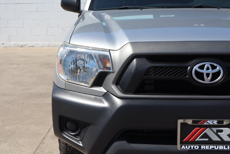 Toyota Tacoma Vehicle Full-screen Gallery Image 04