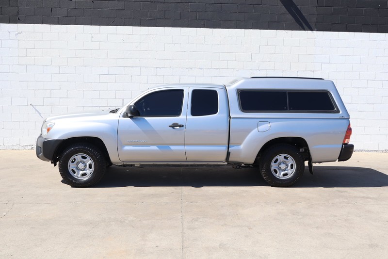 Toyota Tacoma Vehicle Full-screen Gallery Image 10