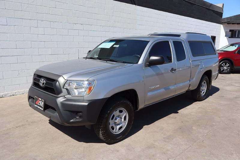 Toyota Tacoma Vehicle Full-screen Gallery Image 11