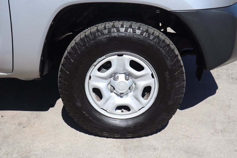 Toyota Tacoma Vehicle Full-screen Gallery Image 13
