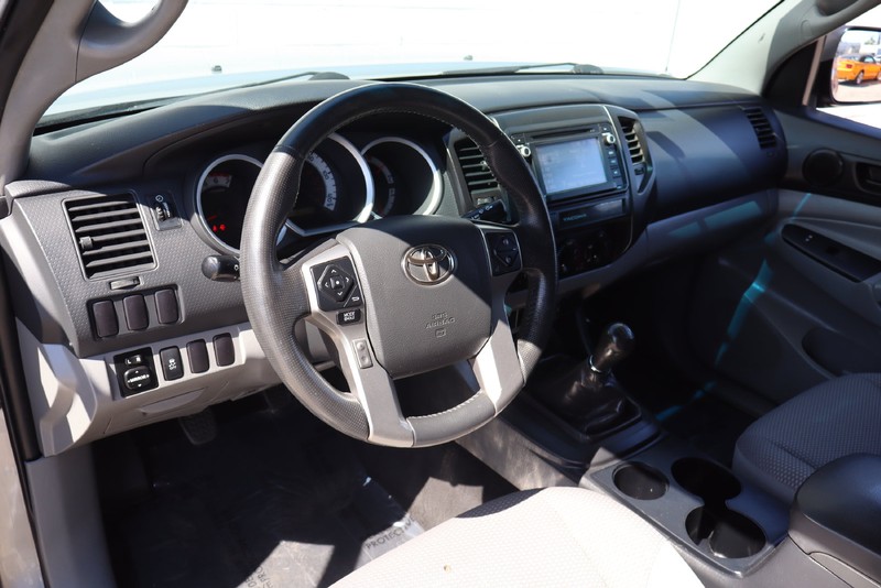 Toyota Tacoma Vehicle Full-screen Gallery Image 15