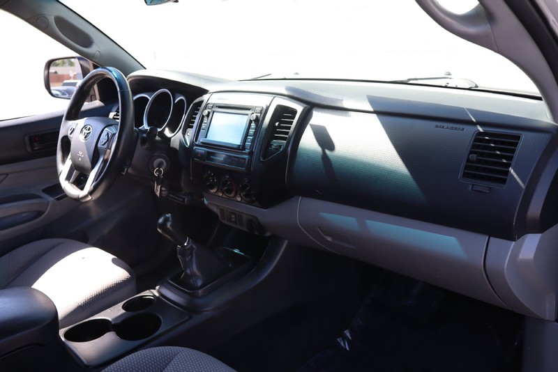 Toyota Tacoma Vehicle Full-screen Gallery Image 18
