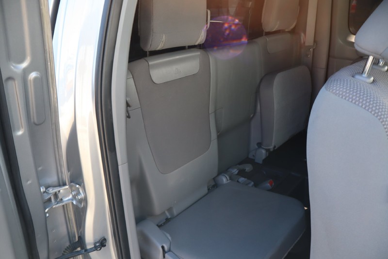 Toyota Tacoma Vehicle Full-screen Gallery Image 20