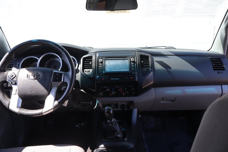 Toyota Tacoma Vehicle Full-screen Gallery Image 21