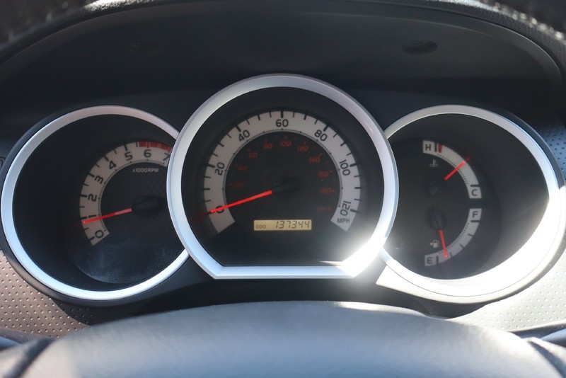 Toyota Tacoma Vehicle Full-screen Gallery Image 22