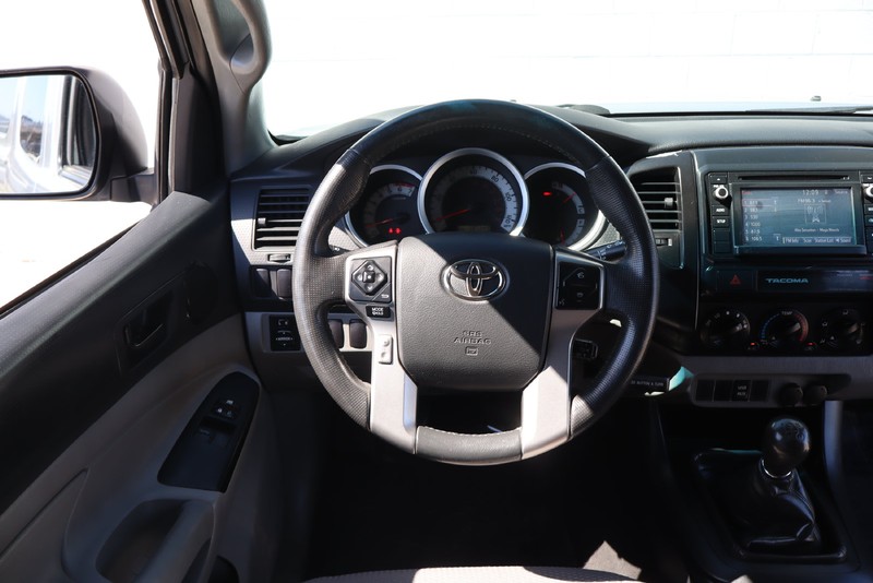 Toyota Tacoma Vehicle Full-screen Gallery Image 23