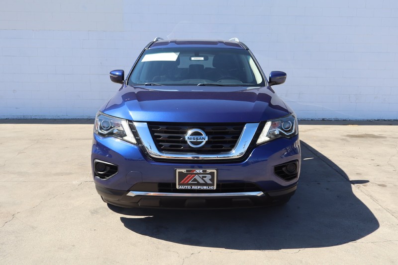 Nissan Pathfinder Vehicle Full-screen Gallery Image 02