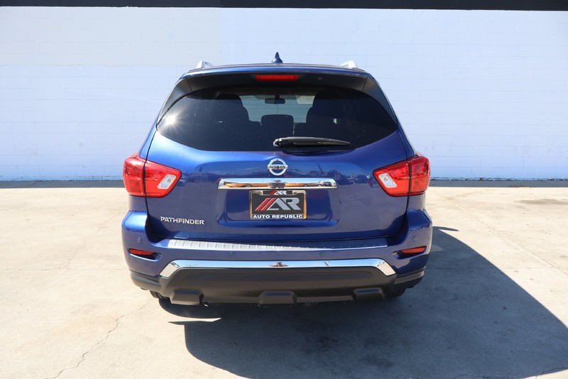 Nissan Pathfinder Vehicle Full-screen Gallery Image 06