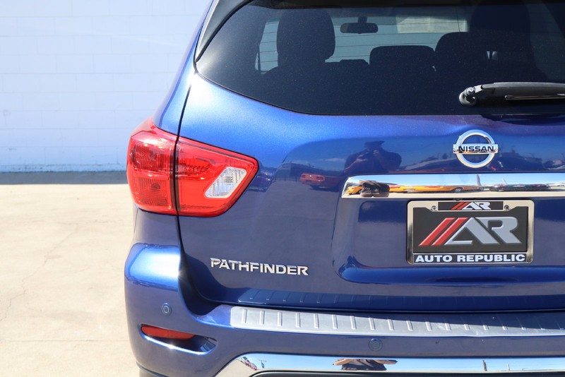 Nissan Pathfinder Vehicle Full-screen Gallery Image 07