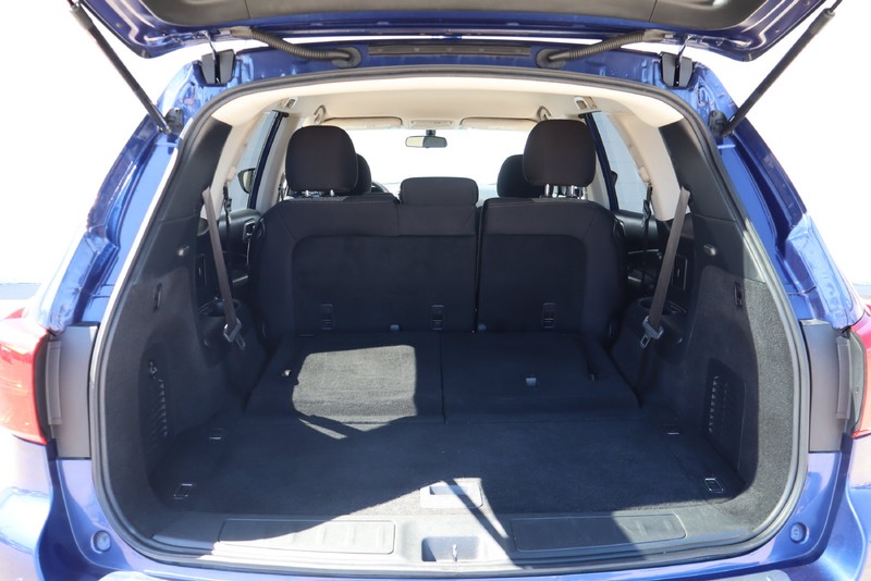 Nissan Pathfinder Vehicle Full-screen Gallery Image 08
