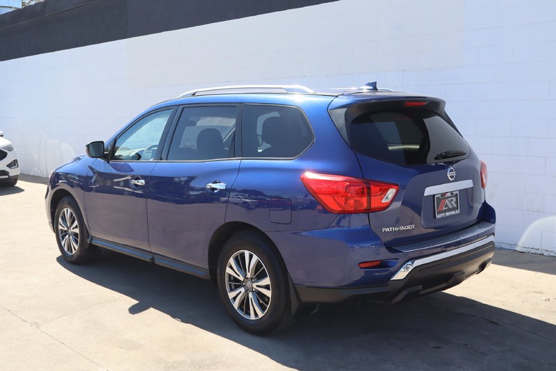 Nissan Pathfinder Vehicle Full-screen Gallery Image 09