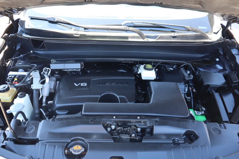 Nissan Pathfinder Vehicle Full-screen Gallery Image 12