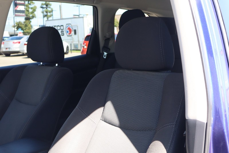 Nissan Pathfinder Vehicle Full-screen Gallery Image 17