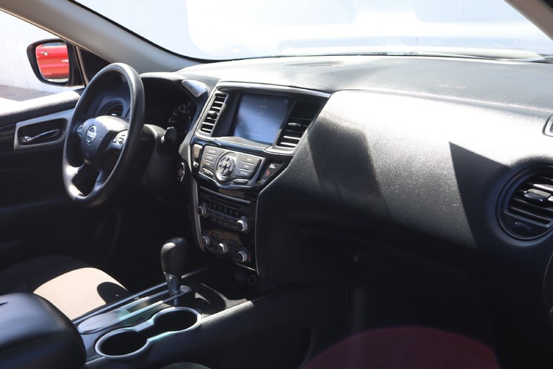 Nissan Pathfinder Vehicle Full-screen Gallery Image 18